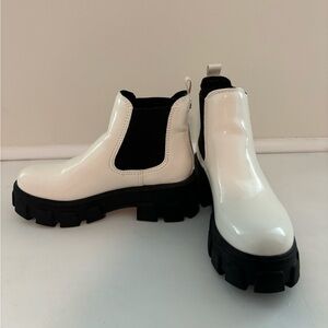 Super cute white chunky Sam Edelman boots